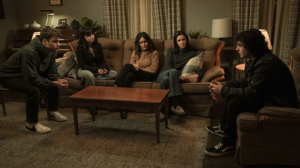 Michael Bishop as Jonathan Kent, Inde Navarrette as Sarah Cushing, Emmanuelle Chriqui as Lana Lang Cushing, Elizabeth Tulloch as Lois Lane, and Alexander Garfin as Jordan Kent — 'Superman & Lois' Season 4 Episode 2 