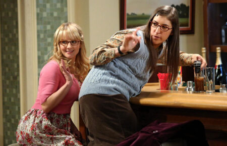 Melissa Rauch, Mayim Bialik in 'The Big Bang Theory'