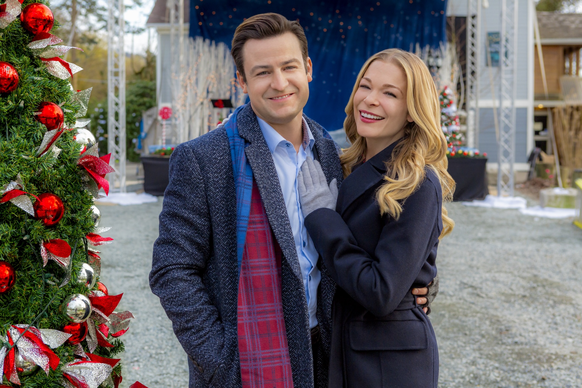 Tyler Hynes, LeAnn Rimes in 'It's Christmas, Eve'