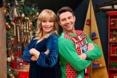 Melissa Peterman and Jonathan Bennett in Finding Mr. Christmas