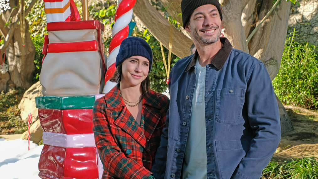 Jennifer Love Hewitt and Brian Hallisay in The Holiday Junkie