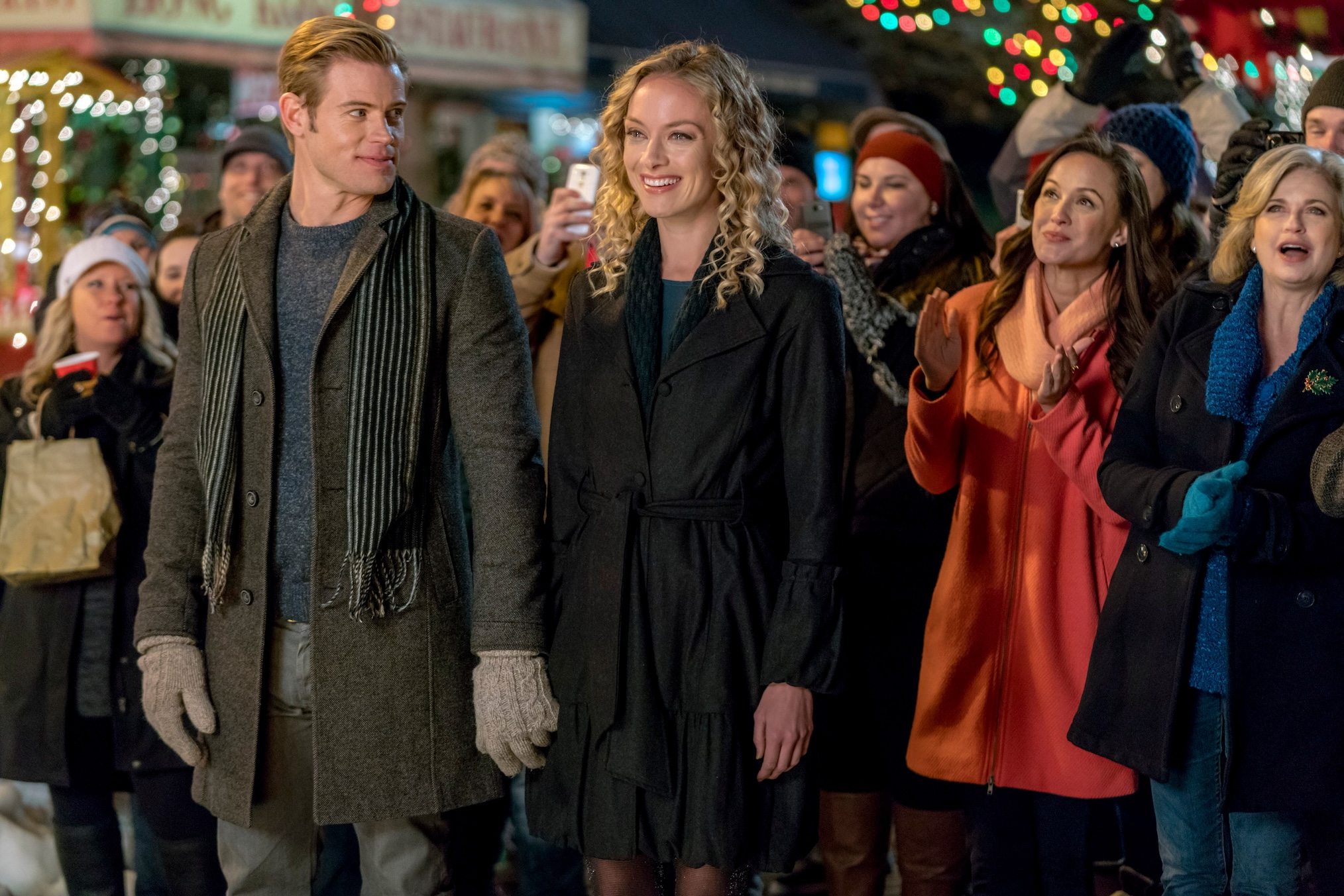 Trevor Donovan and Rachel Skarsten in 'Marry Me at Christmas'