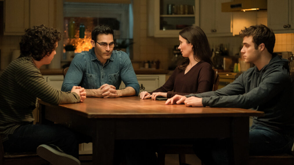 lexander Garfin as Jordan Kent, Tyler Hoechlin as Clark Kent, Elizabeth Tulloch as Lois Lane, and Michael Bishop as Jonathan Kent in 'Superman & Lois' Season 4 Episode 7 - 'A Regular Guy'