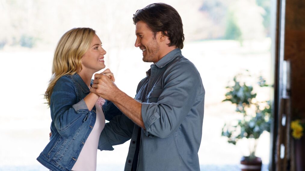 Cindy Busby and Christopher Russell in 'Love in the Forecast'