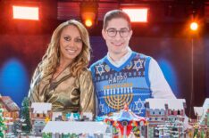 Holly Robinson Peete and former contestant Aaron Newman in the Celebrity Holiday Bricktacular episode of Lego Masters