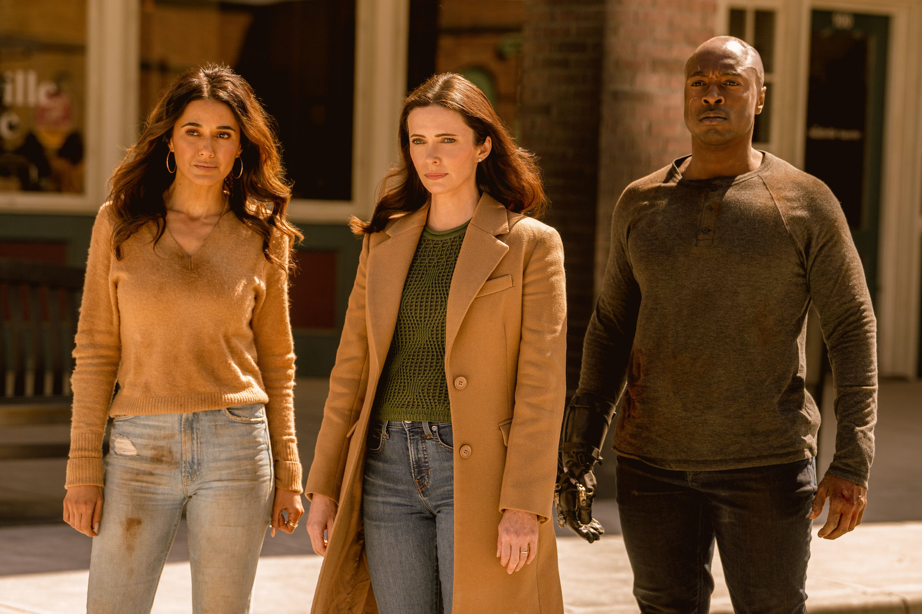 Emmanuelle Chriqui as Lana Lang Cushing, Elizabeth Tulloch as Lois Lane, and Wolé Parks as John Henry Irons in Superman and Lois - 'It Went by So Fast'