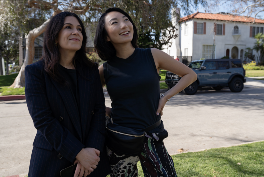 Abbi Jacobson as Leslie and Poppy Liu as Sarah in 'No Good Deed'