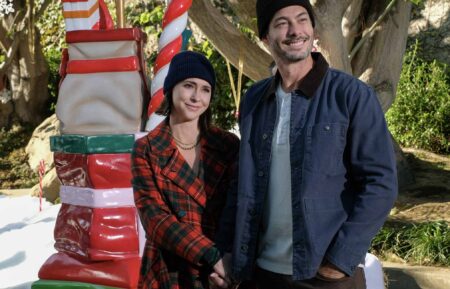 The Holiday Junkie - Jennifer Love Hewitt and Brian Hallisay