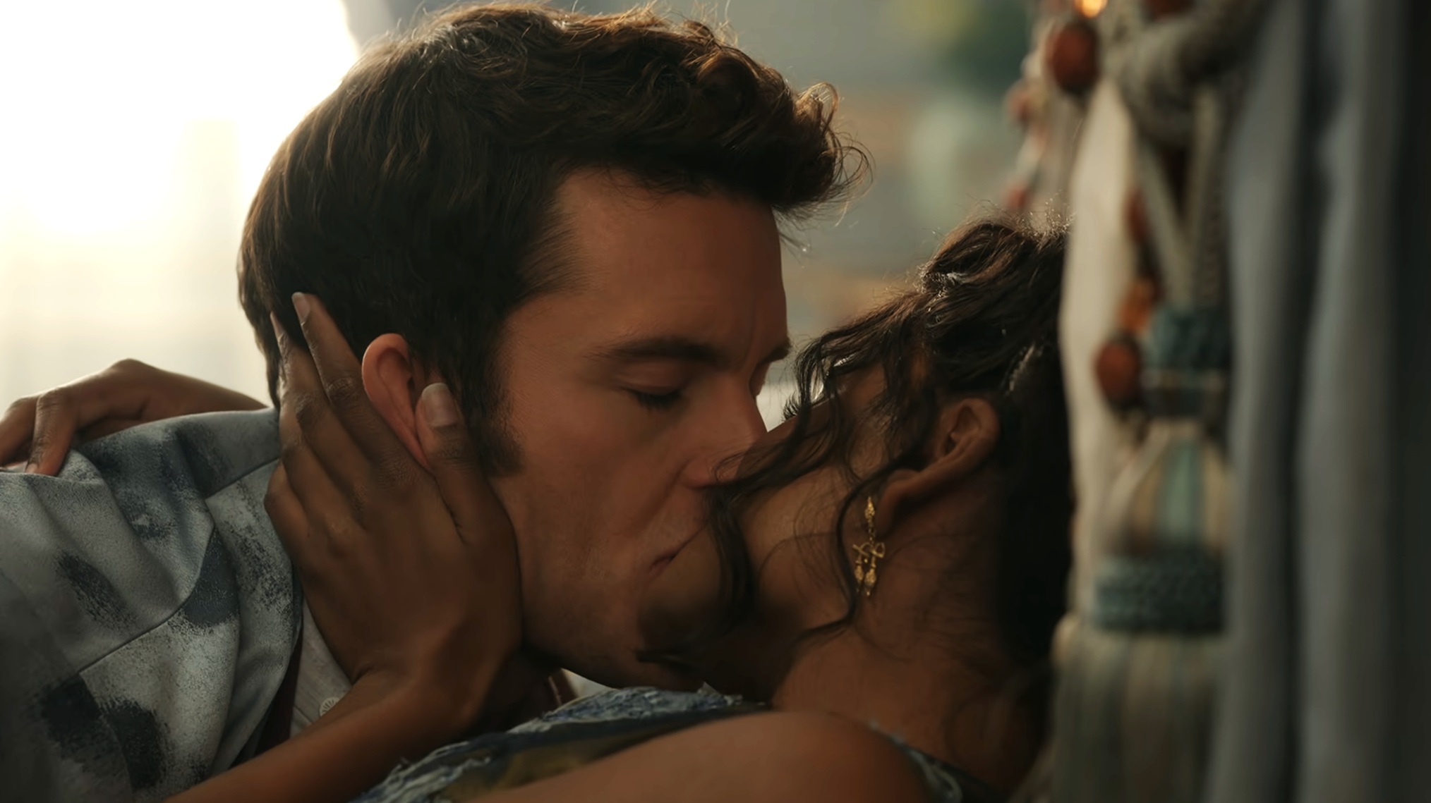 Jonathan Bailey and Simone Ashley in 'Bridgerton' Season 3