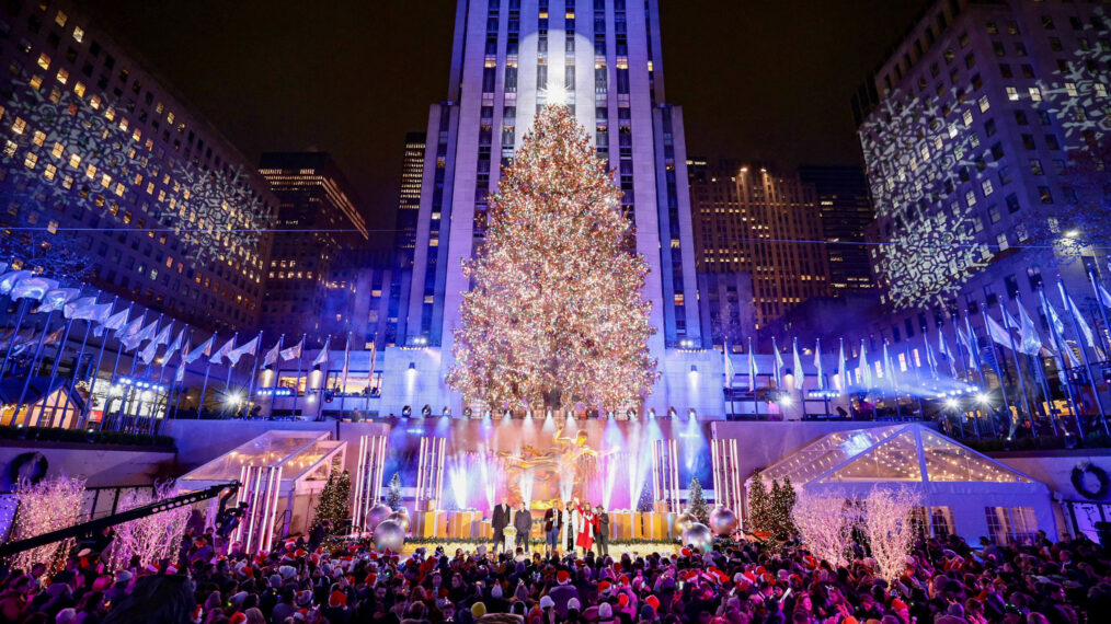 Bill de Blasio, Rob Speyer, Craig Melvin, Savannah Guthrie, Hoda Kotb, and Al Roker light the tree during the Rockefeller Center Christmas Tree Lighting Ceremony on December 1, 2021, in New York City