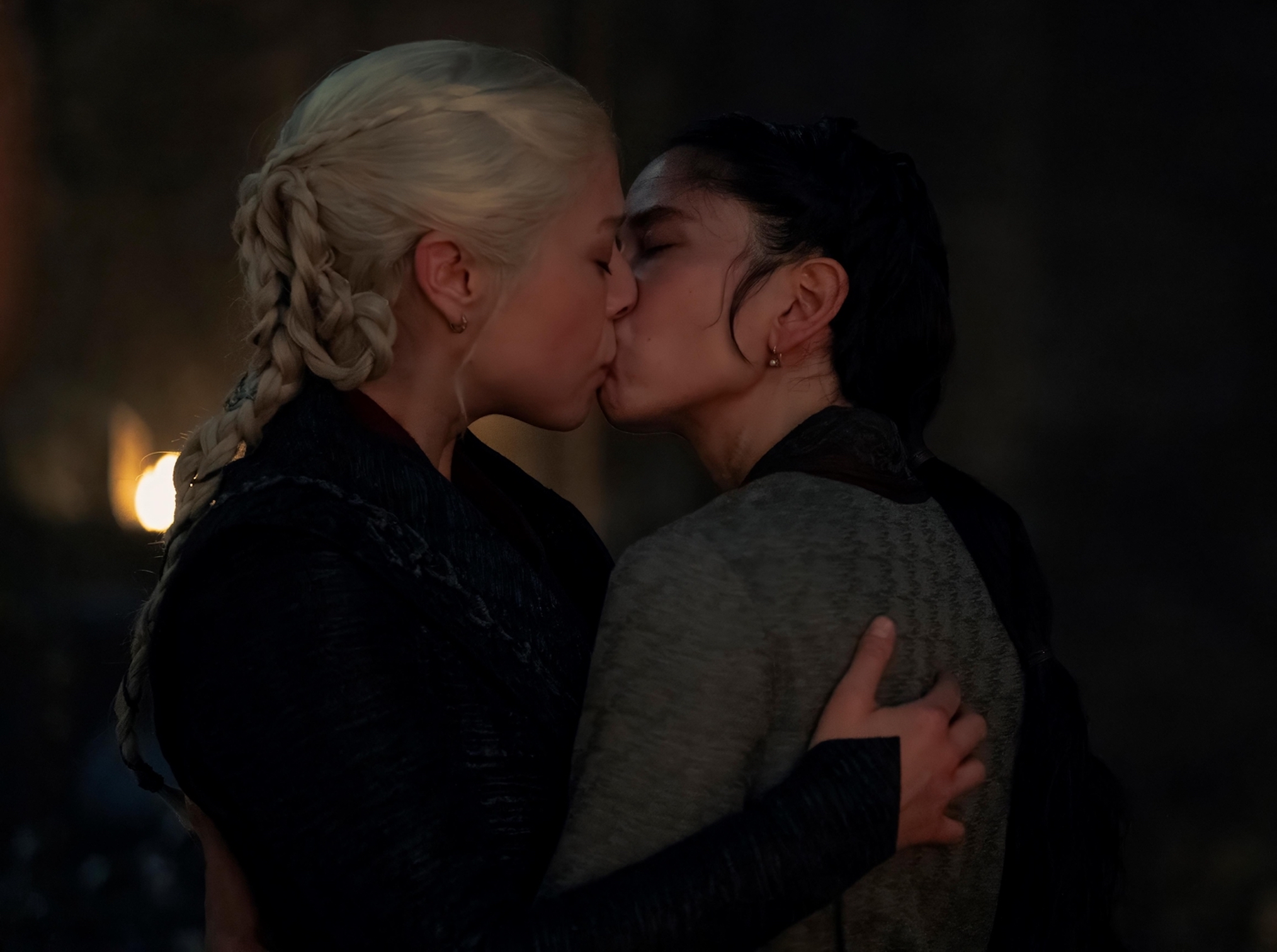 house-of-the-dragon-season-2-rhaenyra-mysaria-kiss