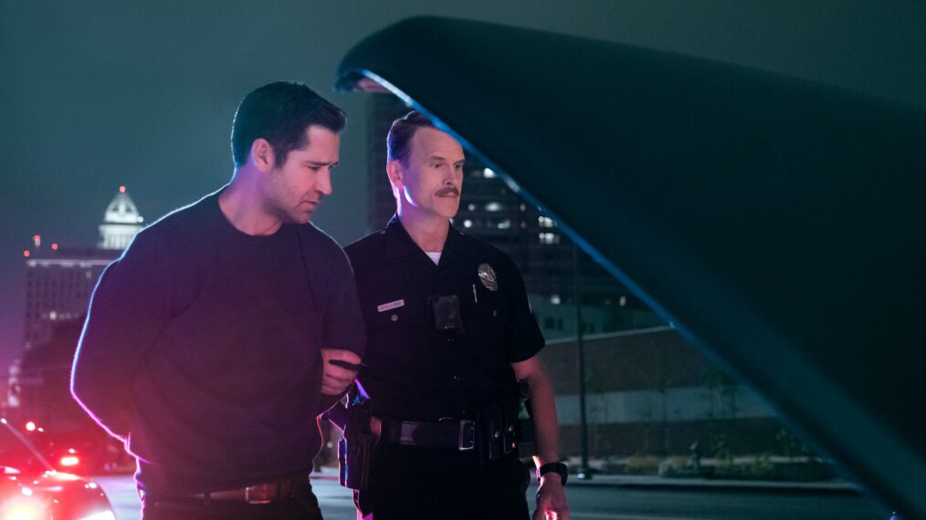 Manuel Garcia-Rulfo as Mickey Haller, Gabriel Hogan as Officer Collins in episode 310 of The Lincoln Lawyer