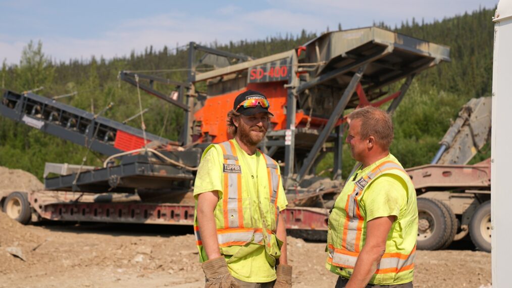 Tyson Lee and Mike Tupper in conversation, washplant on lowboy in background