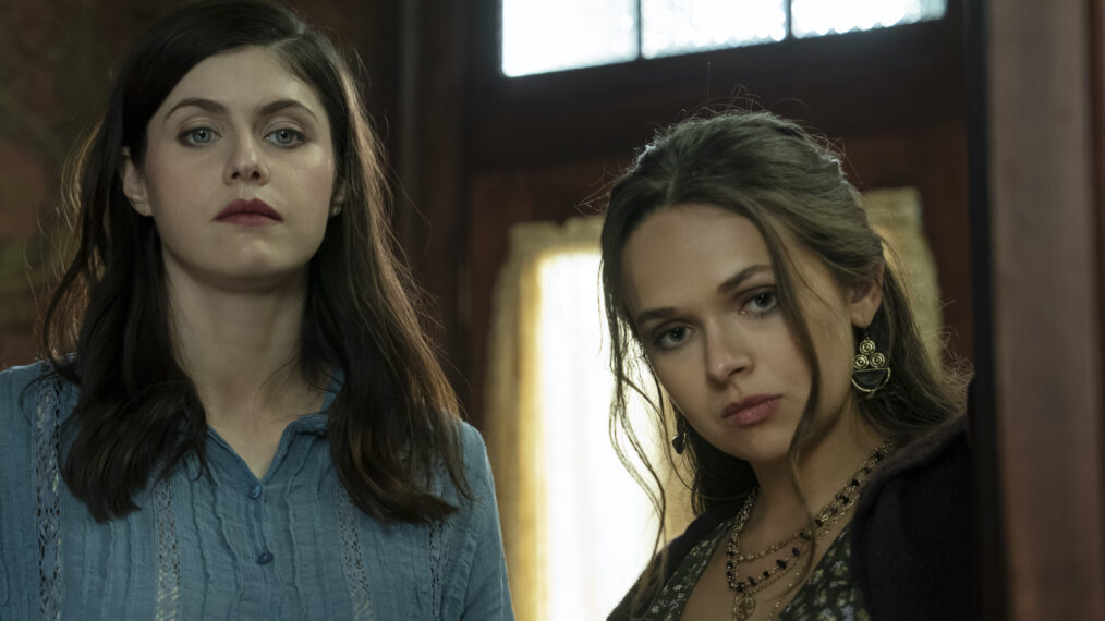 Alexandra Daddario as Dr. Rowan Fielding, Alyssa Jirrels as Moira Mayfair - Mayfair Witches Season 2, Episode 4