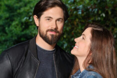 Chris McNally and Julie Gonzalo in '3 Bed, 2 Bath, 1 Ghost'