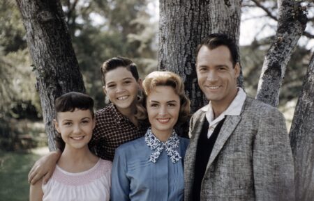 Shelley Fabares, Paul Petersen, Donna Reed, and Carl Betz in The Donna Reed Show