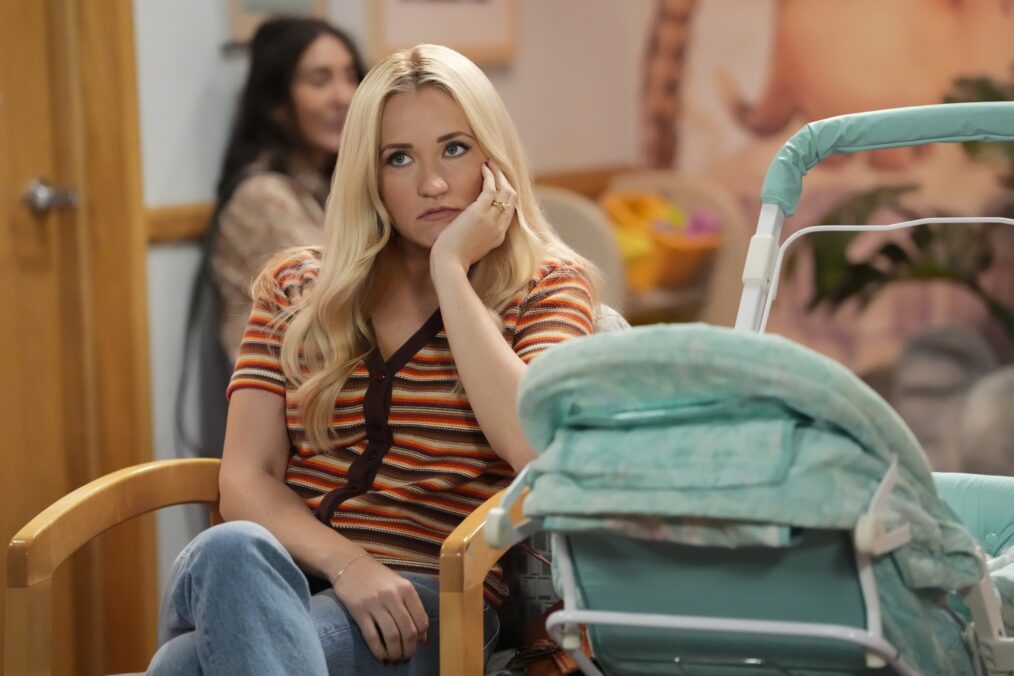 Emily Osment in 'Georgie and Mandy's First Marriage' midseason premiere - 'Diet Crap'