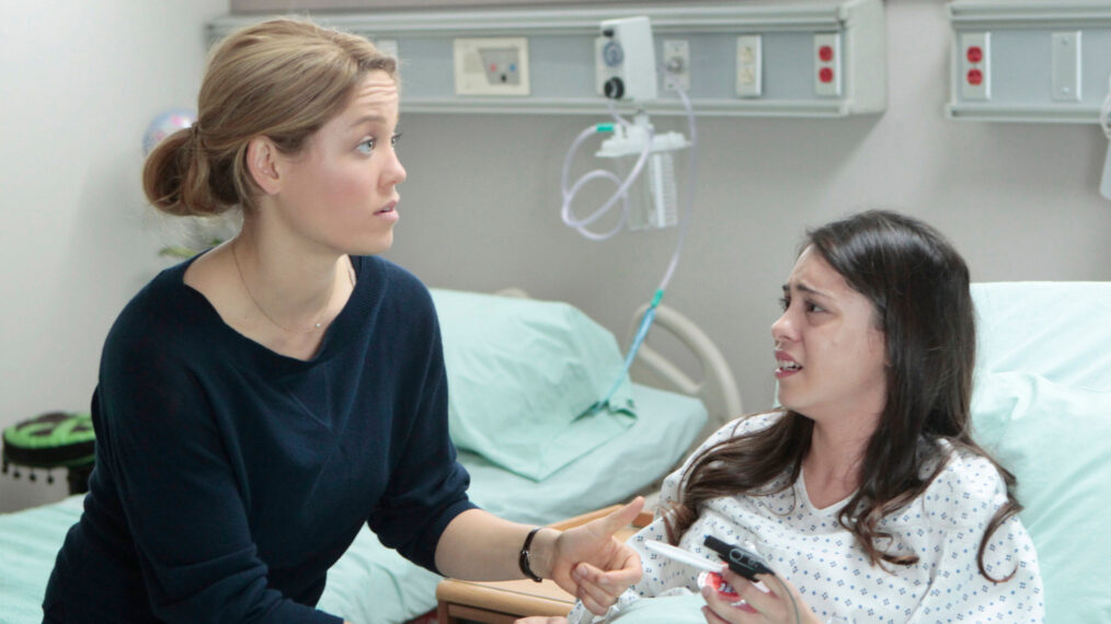 Erika Christensen as Julia Braverman and Rosa Salazar as Zoe DeHaven on 'Parenthood'