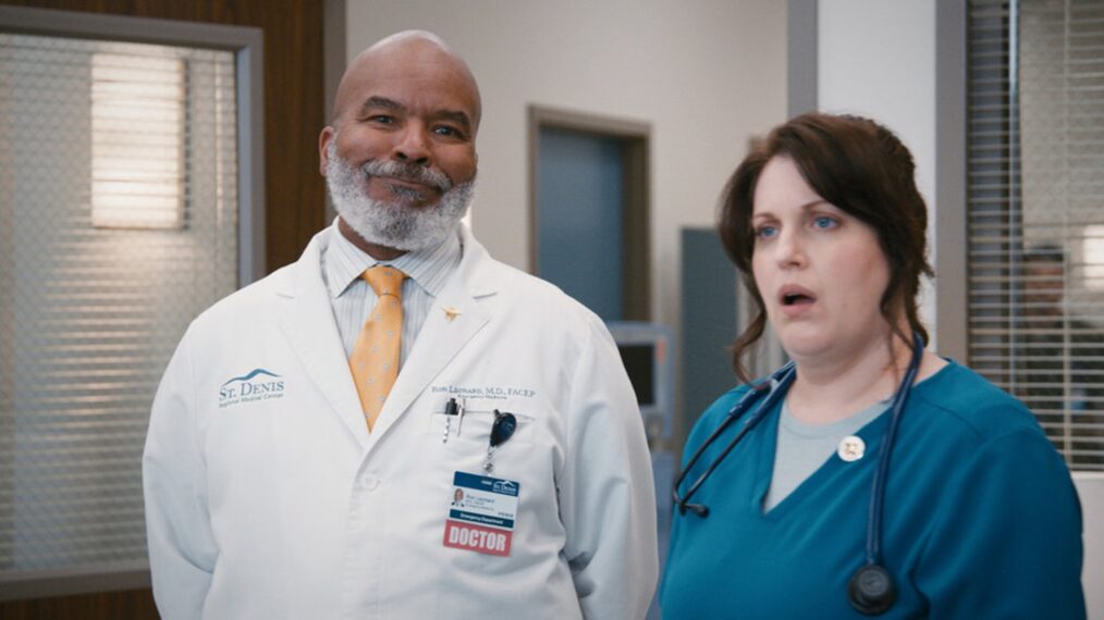 David Alan Grier and Alison Tolman in 'St. Denis Medical' - Season 1