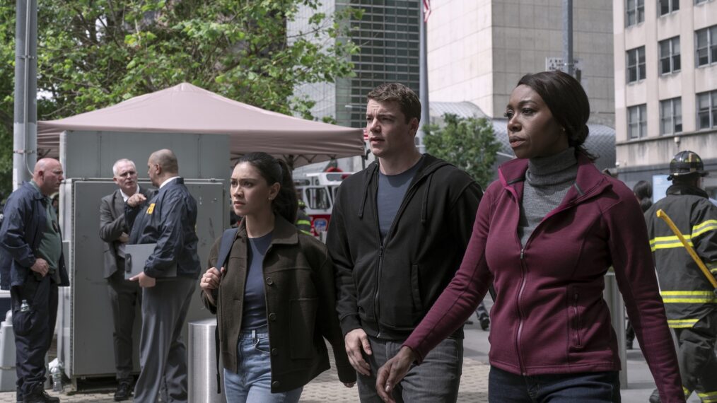 Luciane Buchanan as Rose Larkin, Gabriel Basso as Peter Sutherland, Amanda Warren as Catherine in episode 210 of The Night Agent