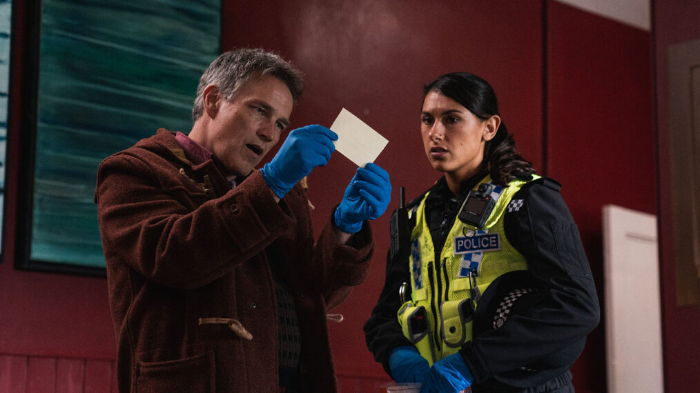 Nina Singh and Stephen Moyer in Art Detectives