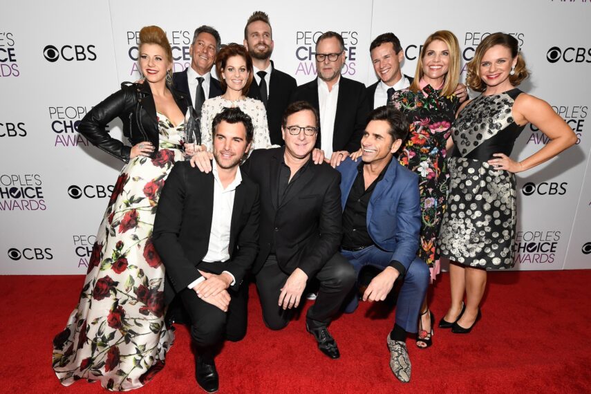 Fuller House cast poses in the press room during the People's Choice Awards 2017