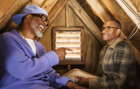 Damon Wayans and Tommy Davidson in 'Poppa's House' Season 1 Episode 10 - 'Elevator Friend'