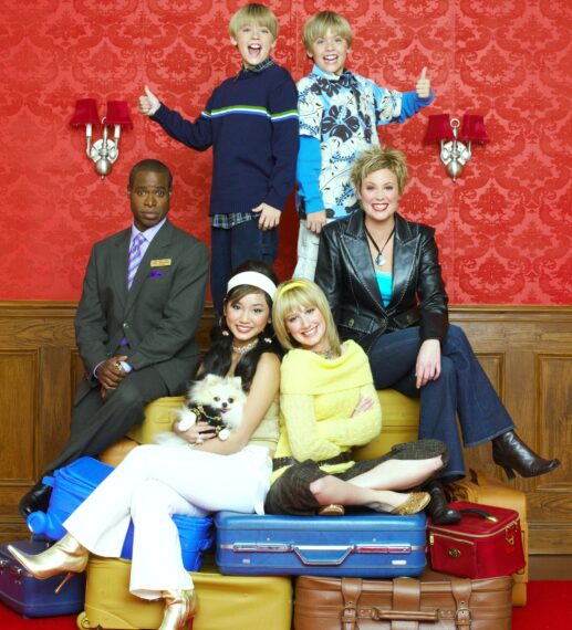 Cole Sprouse, Dylan Sprouse, Kim Rhodes, Ashley Tisdale, Brenda Song, and Phill Lewis in 'Suite Life of Zack and Cody'