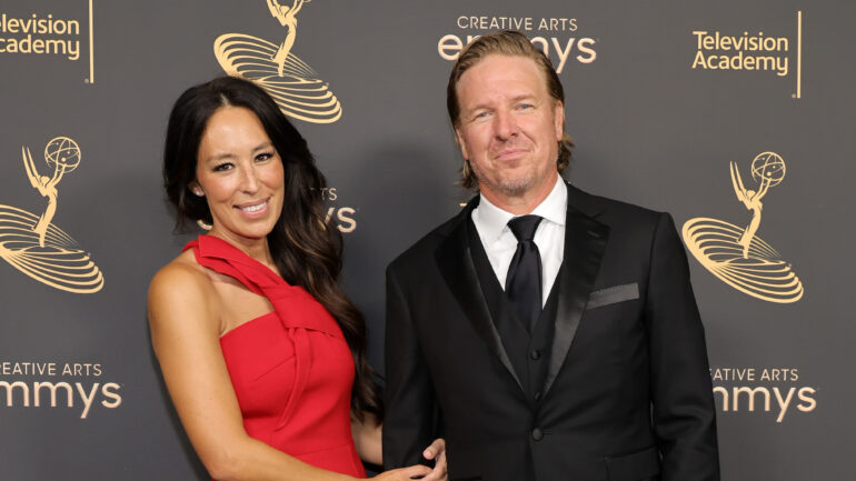 LOS ANGELES, CALIFORNIA - SEPTEMBER 03: (L-R) Joanna Gaines and Chip Gaines attend the 2022 Creative Arts Emmys at Microsoft Theater on September 03, 2022 in Los Angeles, California.