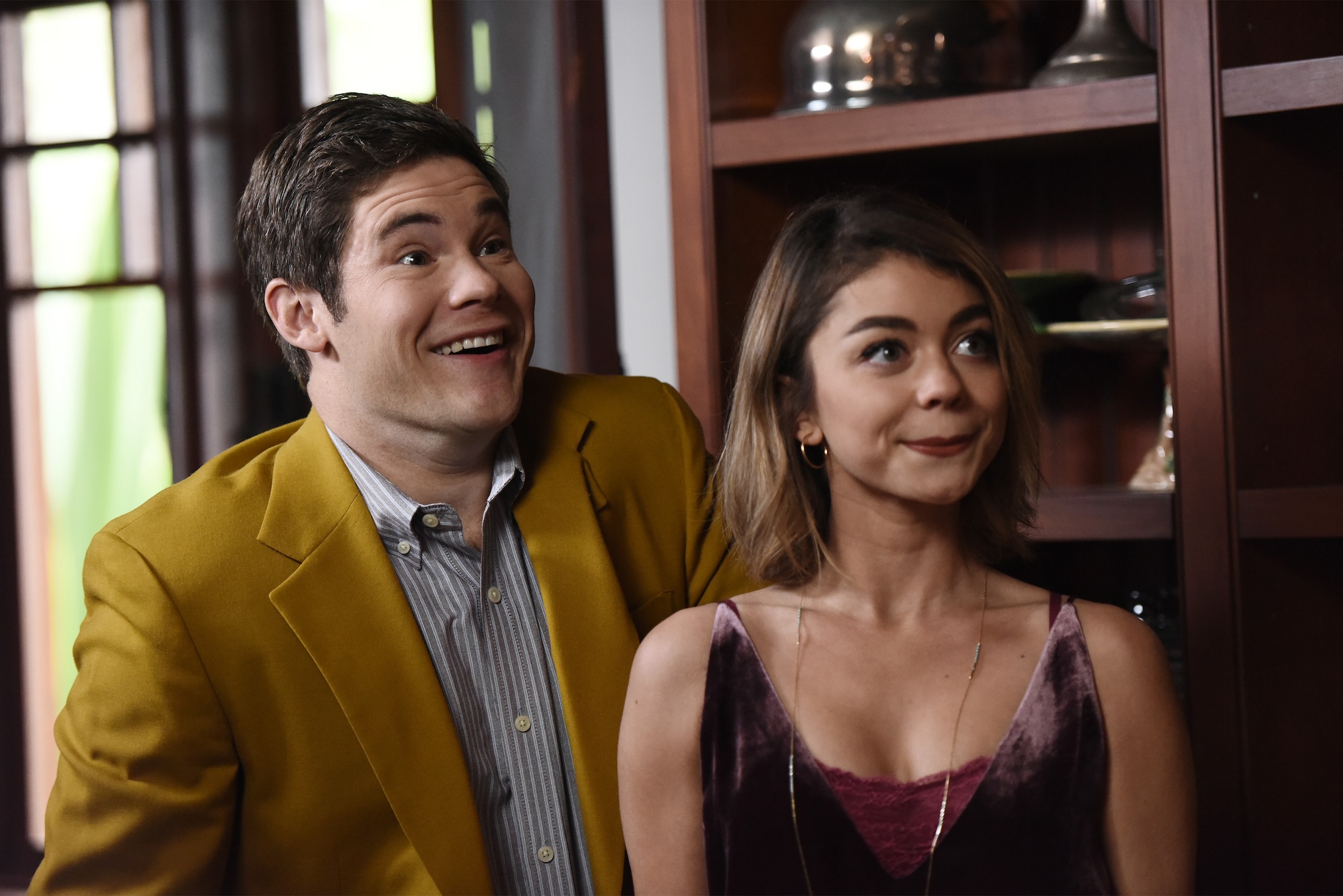 Adam Devine, Sarah Hyland in 'Modern Family' Season 7