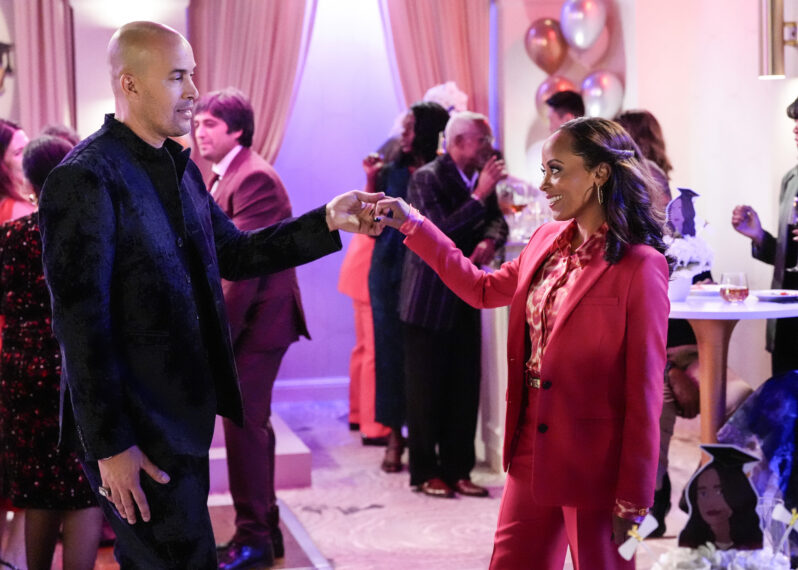 Coby Bell as David and Essence Atkins as Ivy in 'Poppa's House' Season 1 Episode 13 - 'Graduation'